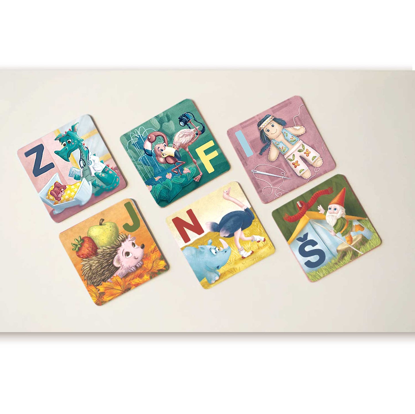 ABC igra spomin s simpatičnimi ilustracijami črk slovenske abecede ter besed na isto črko, ki skupaj ustvarjajo zgodbice. Vpliva na govorno-jezikovni razvoj otroka. 